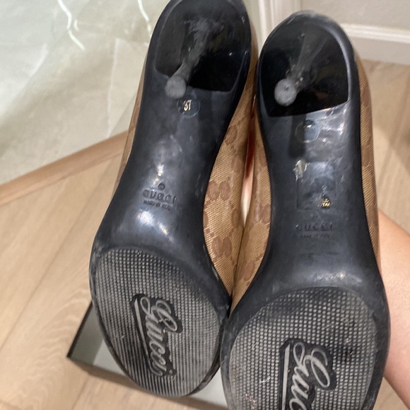 Gucci shoes bottom is rubbery marital used good condition - Picture 5 of 7